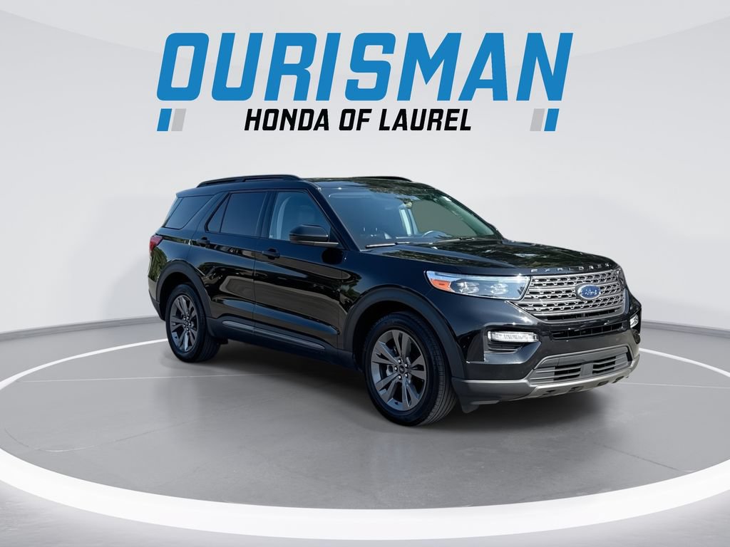 Used 2022 Ford Explorer XLT w/ Equipment Group 202A AWD/4WD image 2