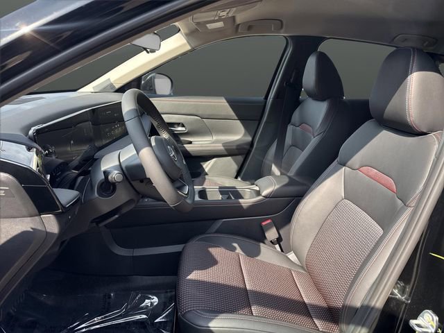 New 2026 Nissan Kicks SR w/ Cold Weather Package image 4