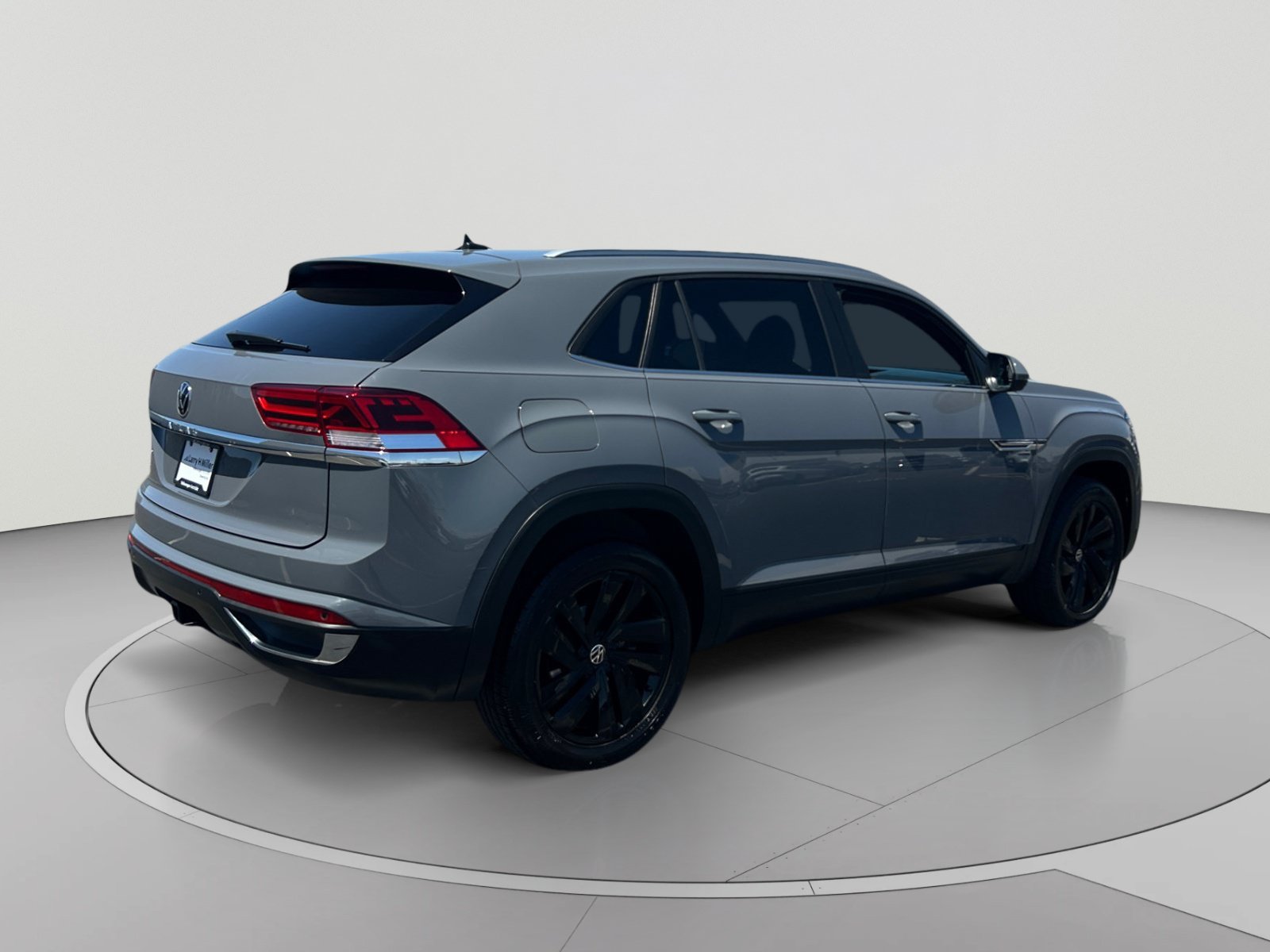 Used 2022 Volkswagen Atlas Cross Sport SE FWD image 5