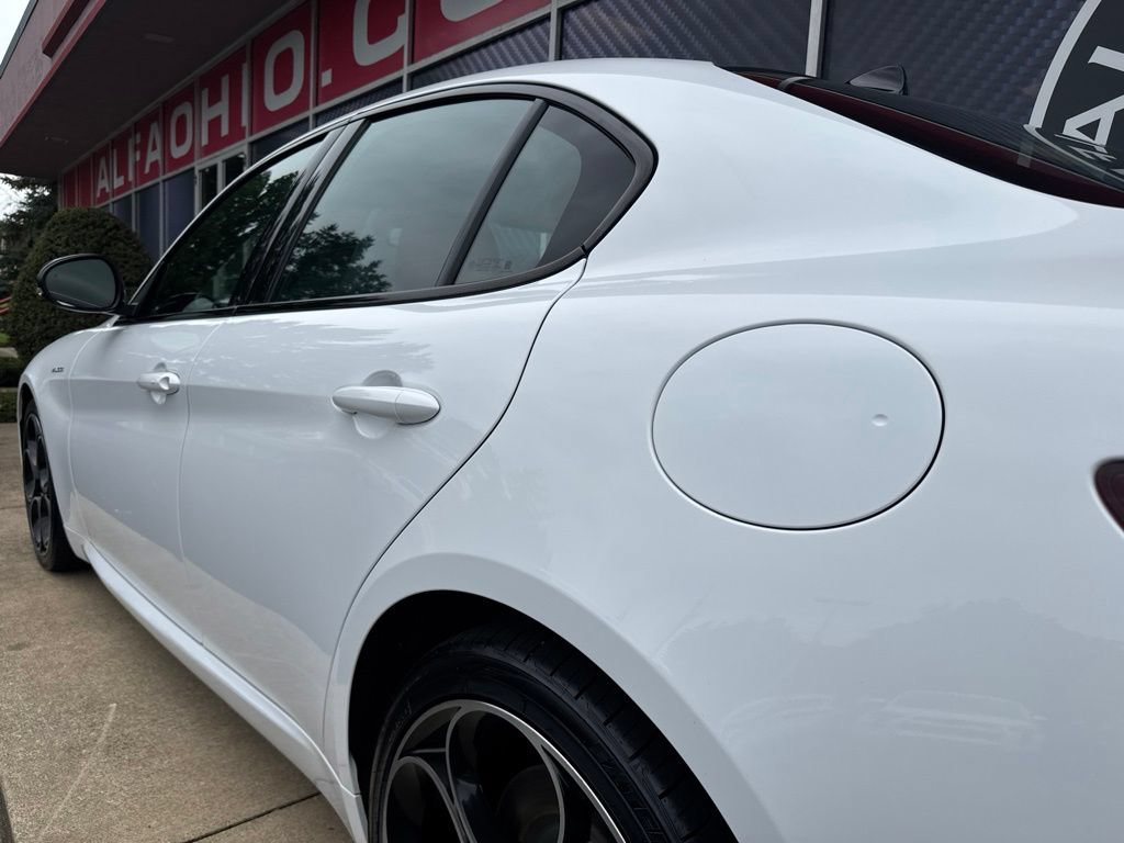 Used 2023 Alfa Romeo Giulia Veloce AWD/4WD image 13