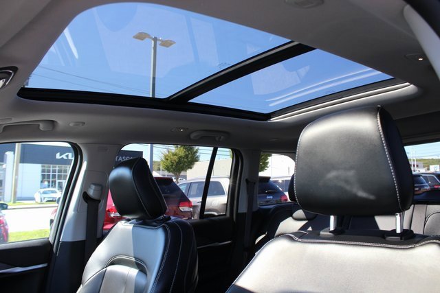 Used 2024 Jeep Grand Cherokee Limited image 19