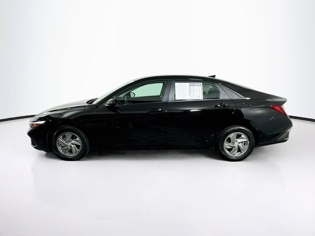 Certified 2026 Hyundai Elantra SE w/ Cargo Package FWD image 5