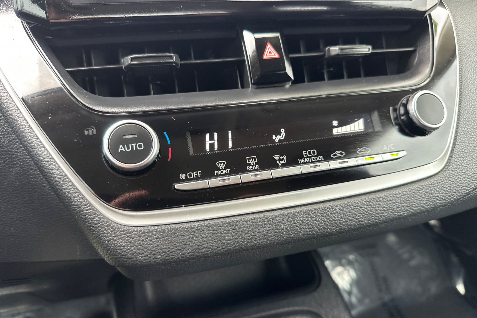 Used 2024 Toyota Corolla LE FWD image 28