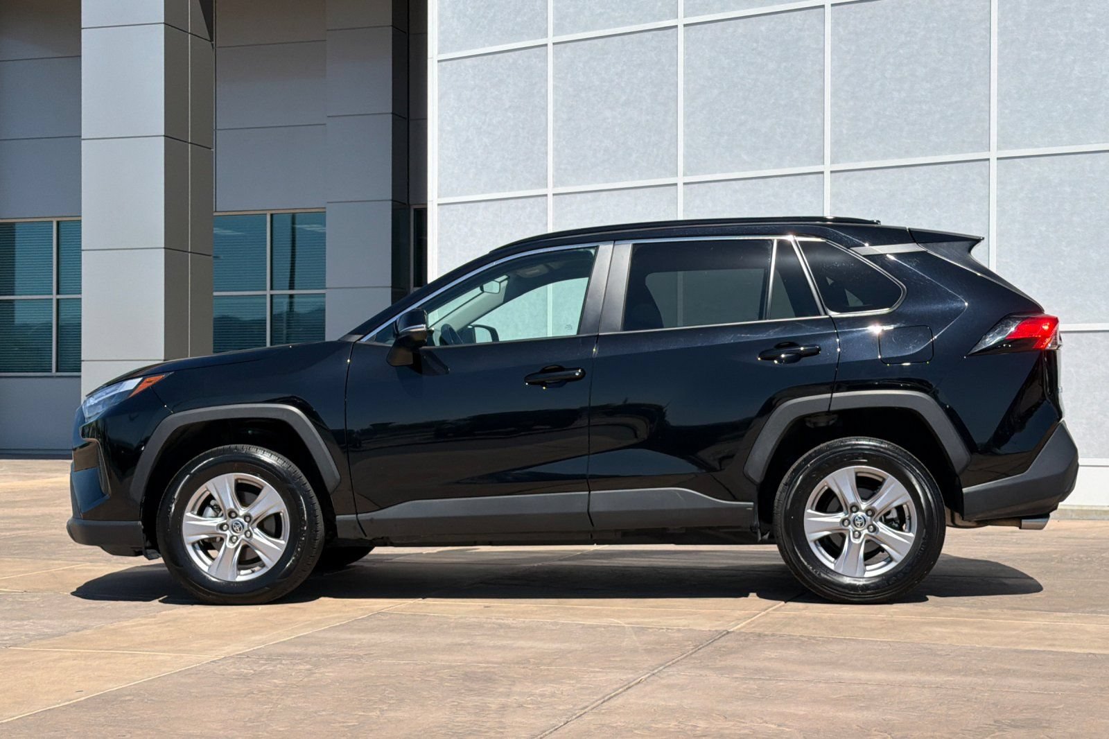 Used 2025 Toyota RAV4 XLE FWD image 7