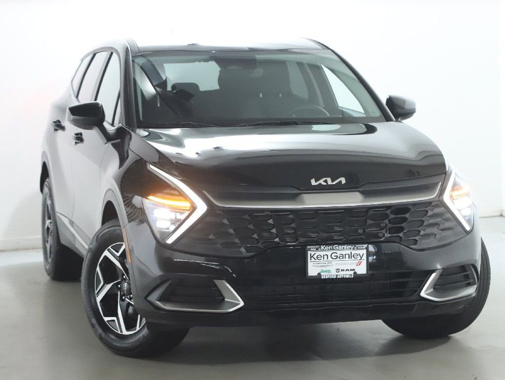 Used 2025 Kia Sportage LX image 2