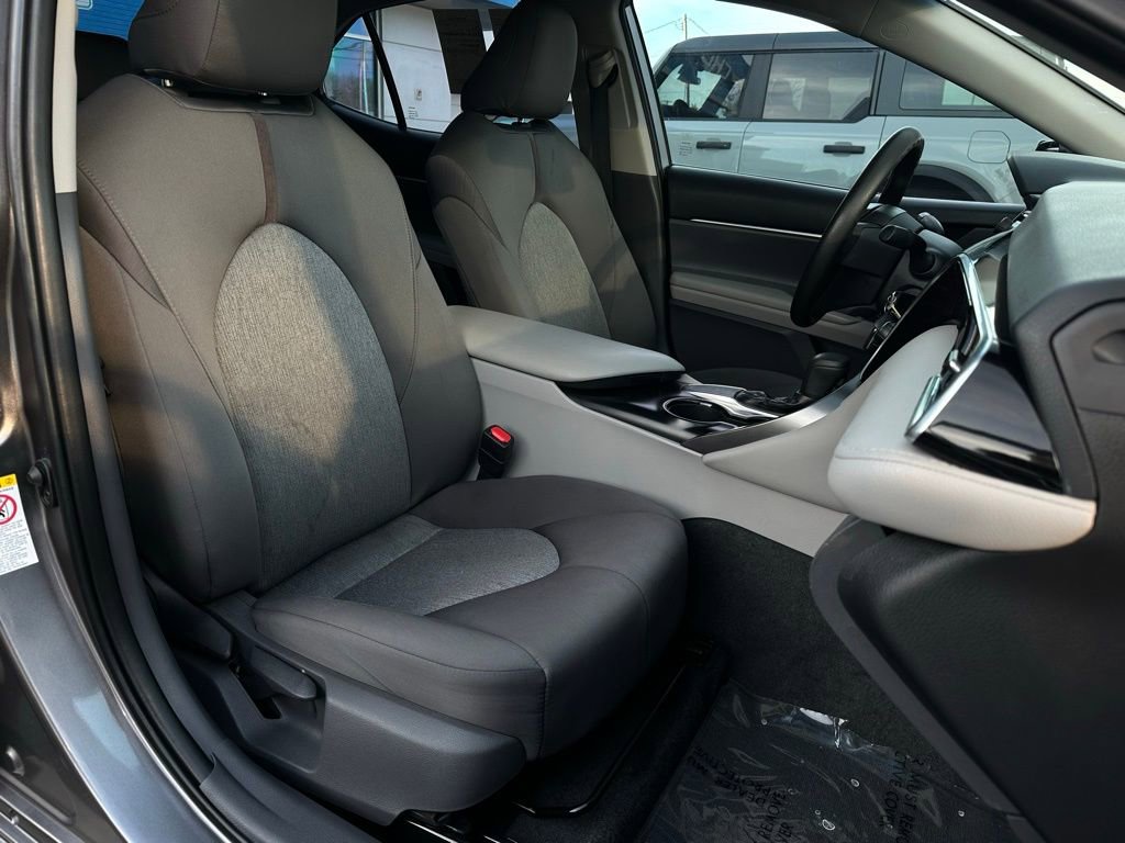 Used 2018 Toyota Camry L image 17