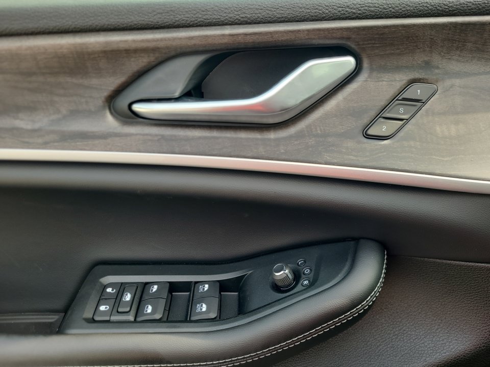 New 2026 Jeep Grand Cherokee L Limited AWD/4WD image 32