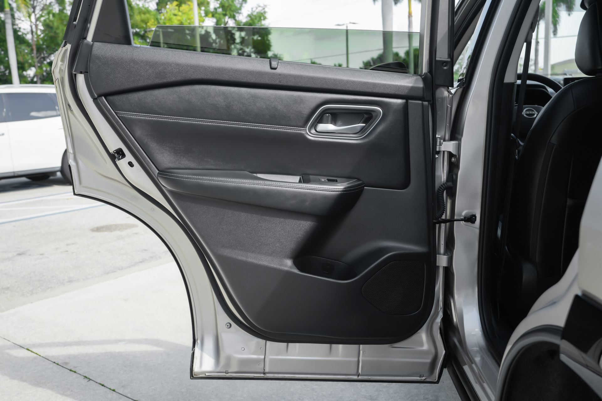 Used 2025 Nissan Rogue Platinum w/ Platinum Premium Package image 35