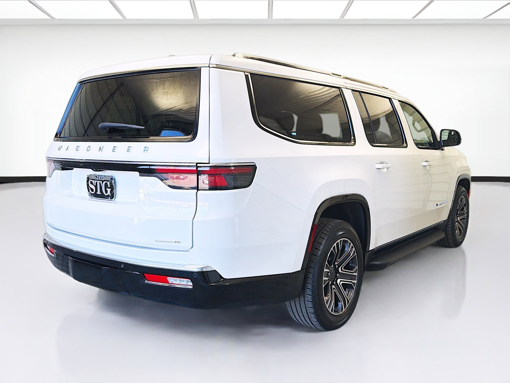 Used 2024 Jeep Wagoneer L Series II image 4