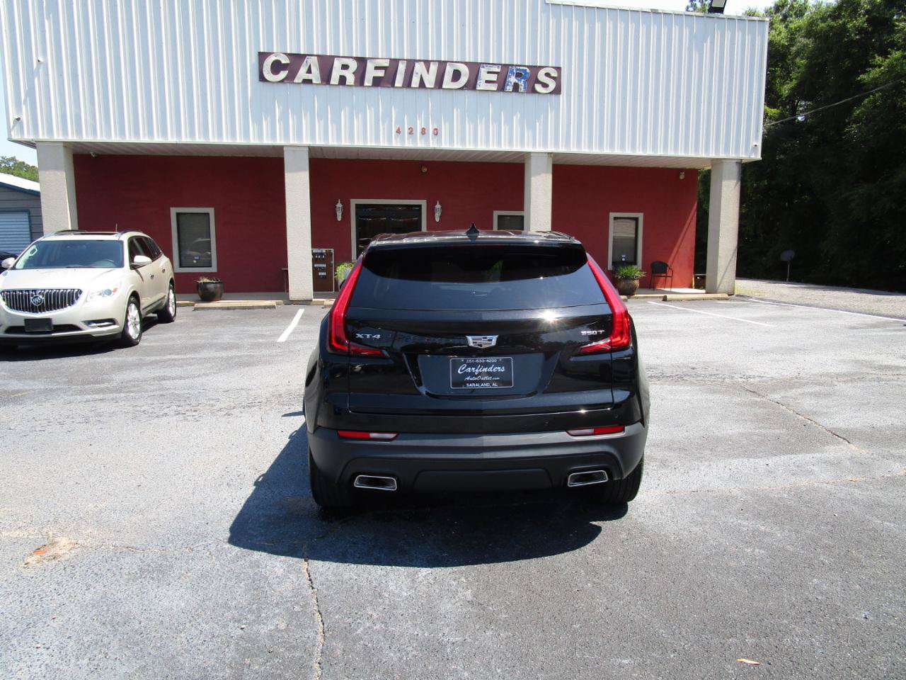 Used 2021 Cadillac XT4 Luxury w/ Cold Weather Package FWD image 5