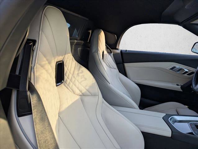 Used 2023 BMW Z4 sDrive30i w/ Dynamic Handling Package image 16