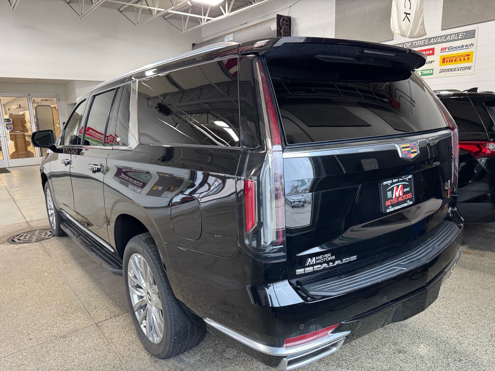 Used 2021 Cadillac Escalade ESV Premium Luxury AWD/4WD image 7