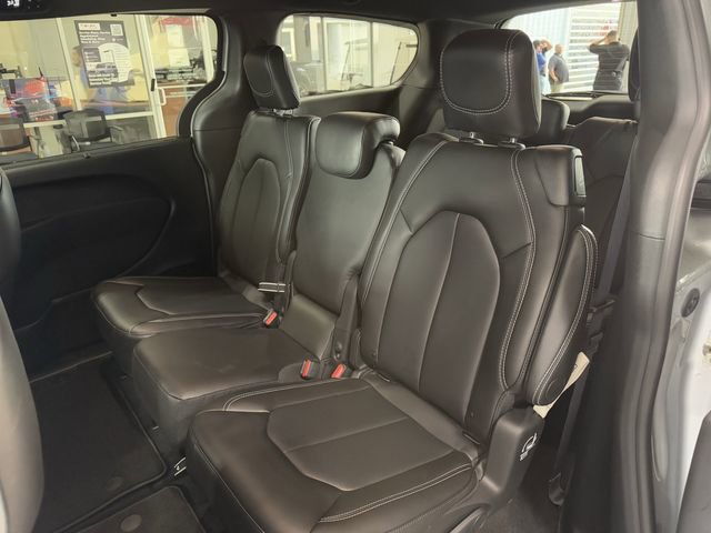 New 2026 Chrysler Pacifica Select w/ S Appearance Package image 16