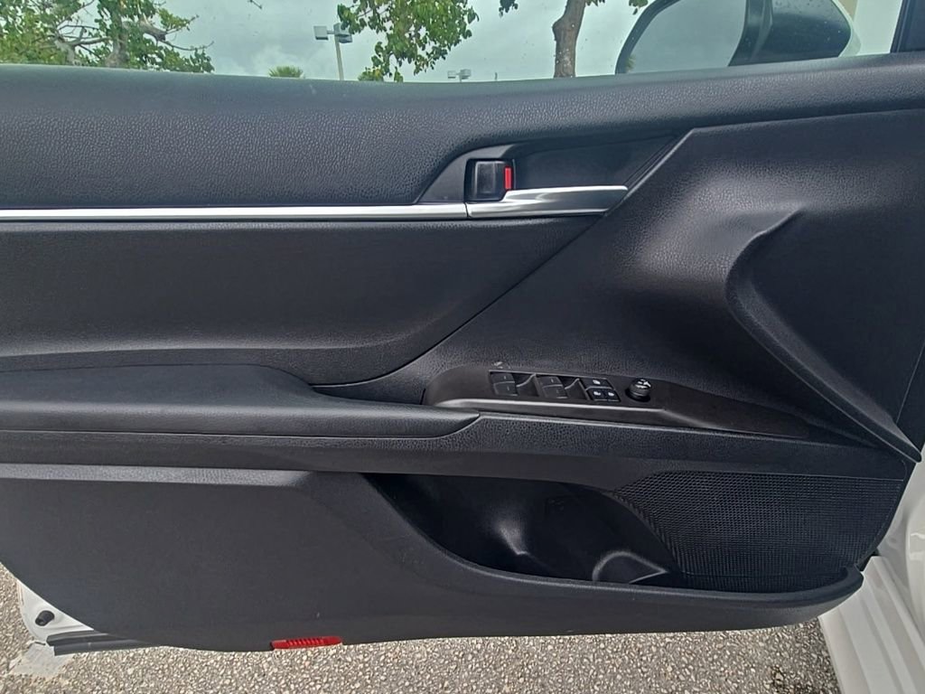 Used 2022 Toyota Camry LE image 11