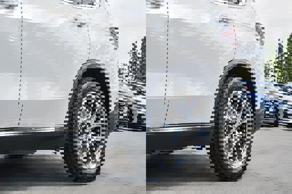 Used 2024 BMW X5 xDrive50e image 11