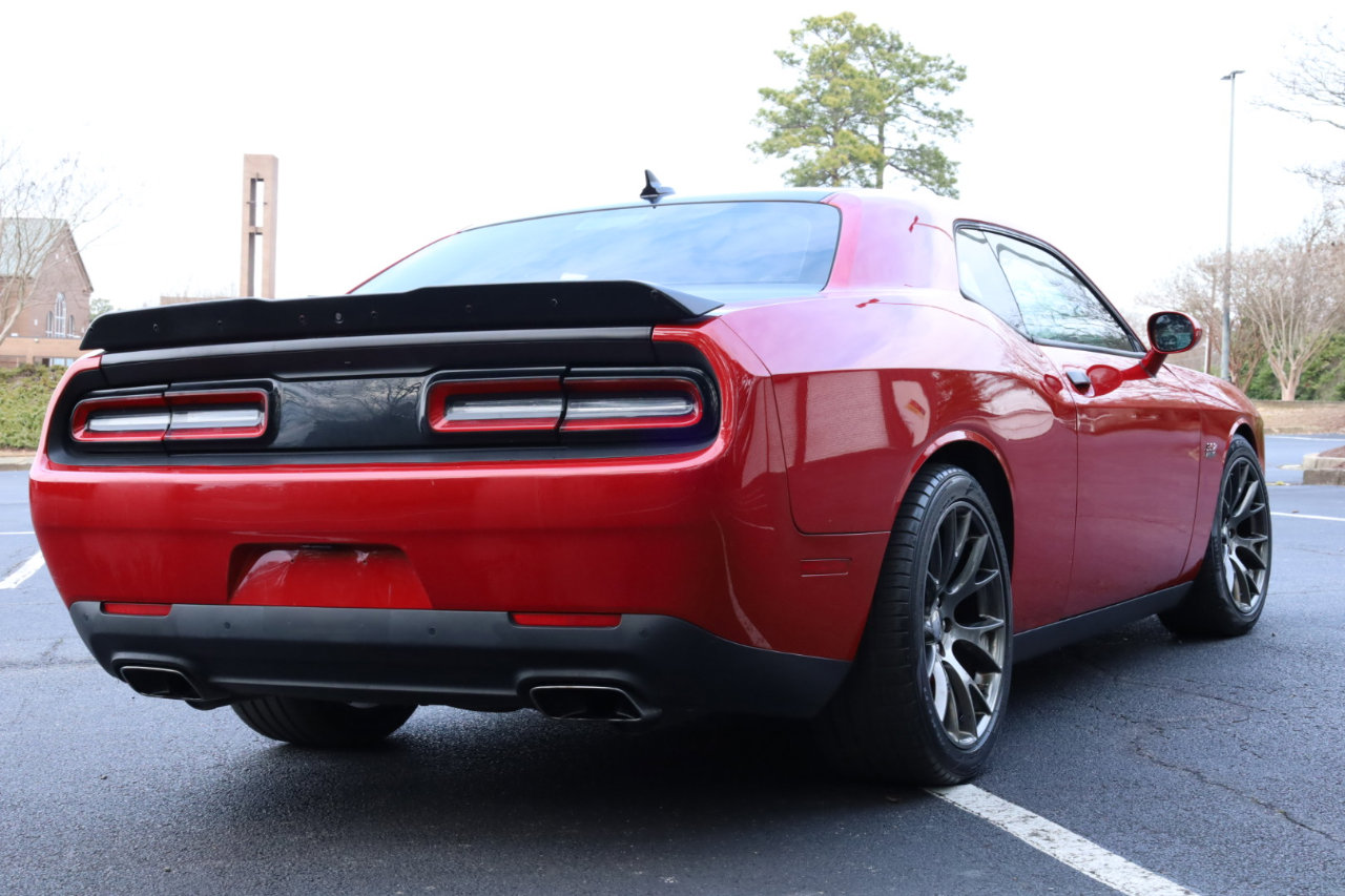 Used 2016 Dodge Challenger SRT w/ Technology Group image 5