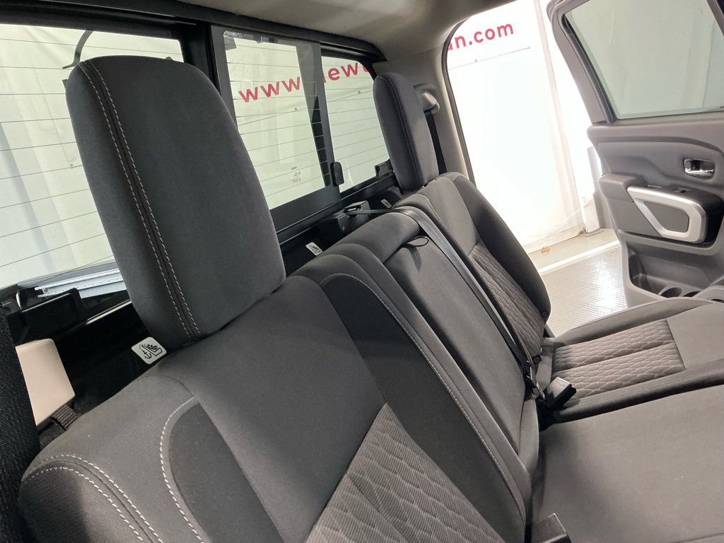 Used 2024 Nissan Titan SV w/ SV Convenience Package image 27