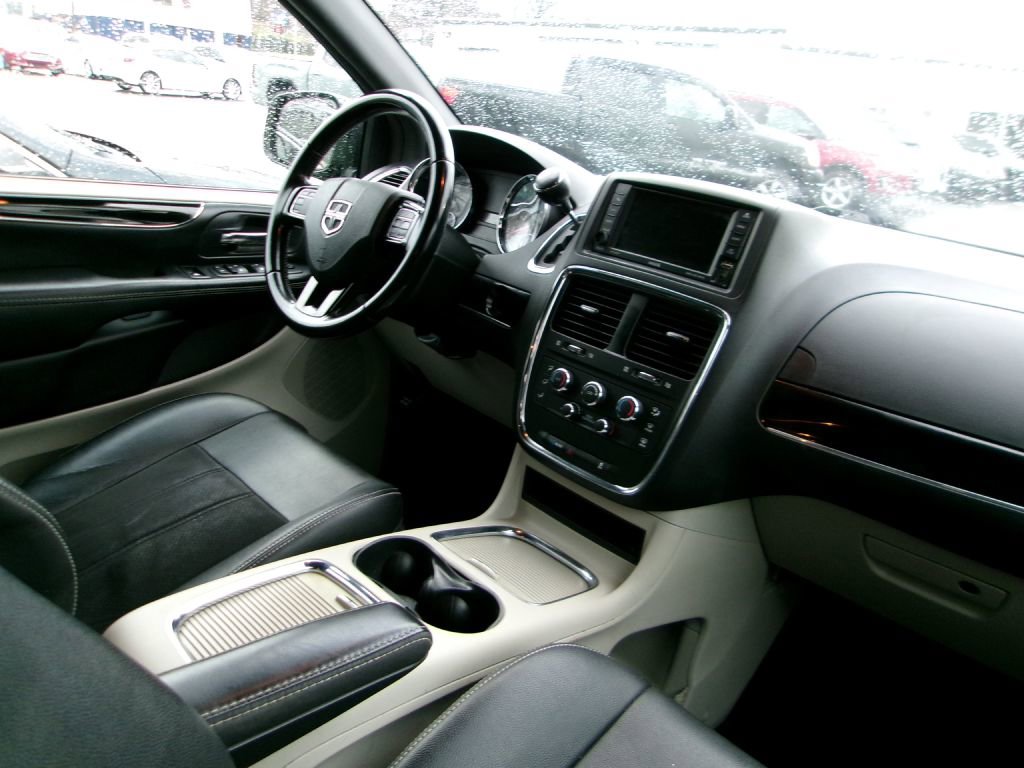 Used 2020 Dodge Grand Caravan SXT image 15