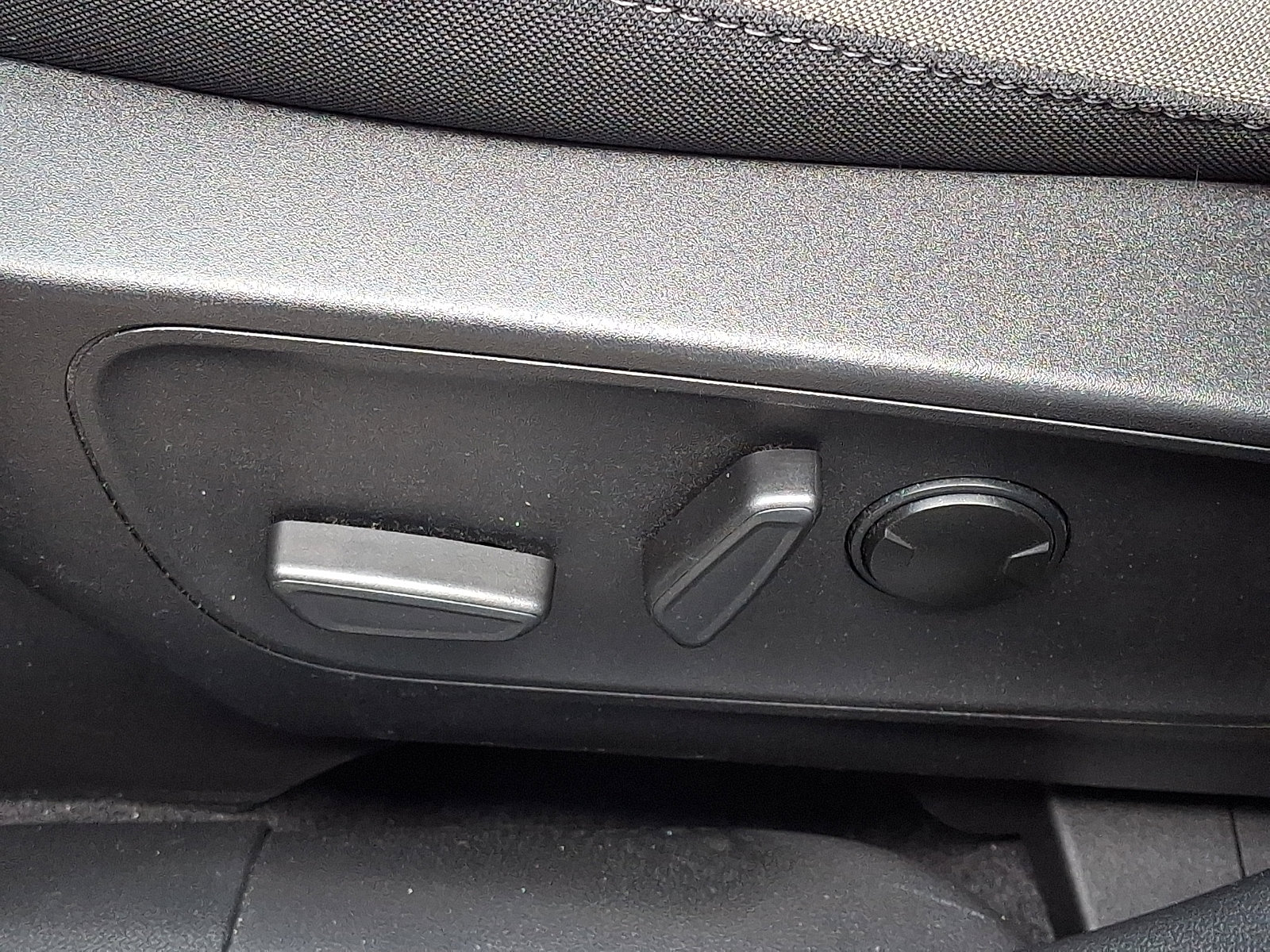 Certified 2022 Ford Escape SE w/ SE Sport Appearance Package image 17