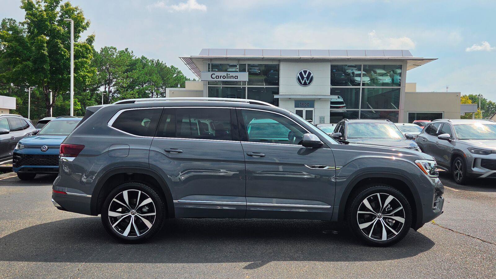 Certified 2025 Volkswagen Atlas SEL Premium R-Line AWD/4WD image 3