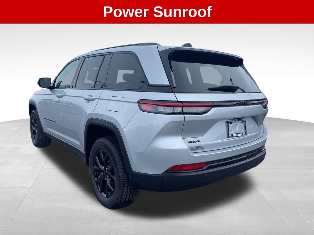 Used 2024 Jeep Grand Cherokee Altitude image 3