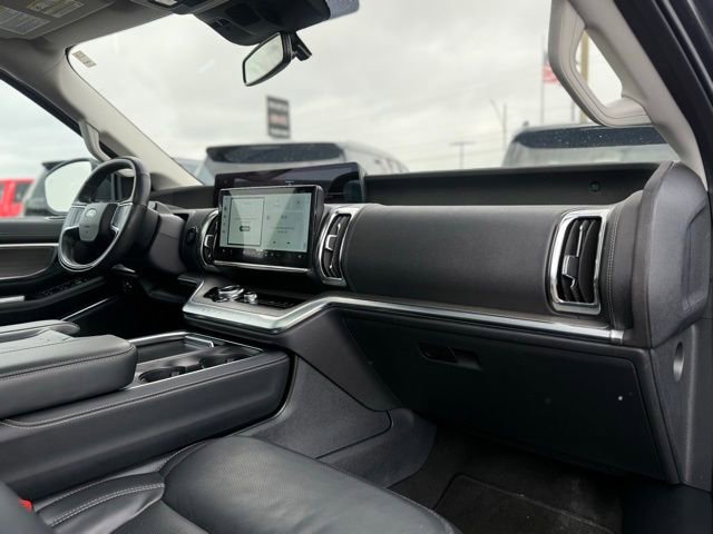 Certified 2025 Ford Expedition Max Platinum image 23