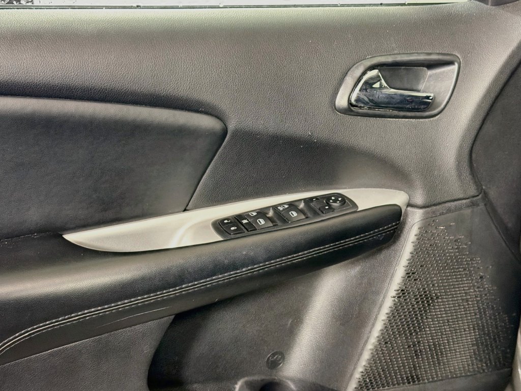 Used 2019 Dodge Journey SE FWD image 18