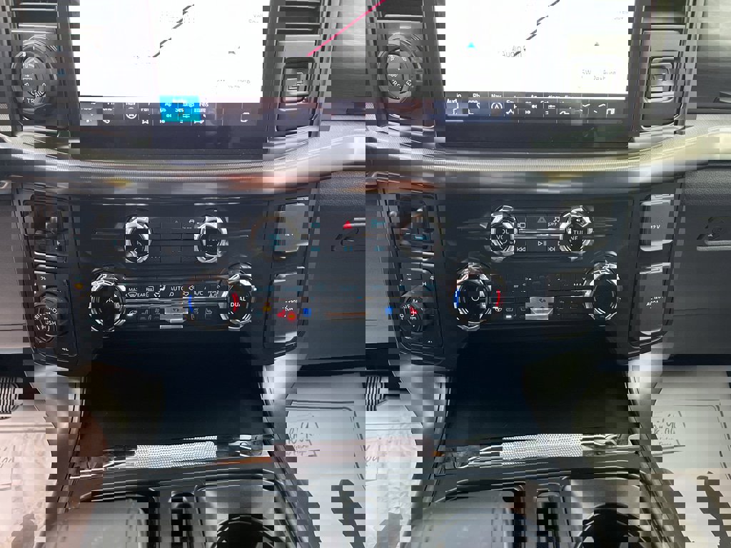 New 2025 Ford F150 Lariat w/ Equipment Group 501A Mid image 16