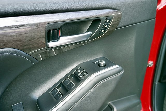 Used 2023 Toyota Highlander Limited FWD image 35