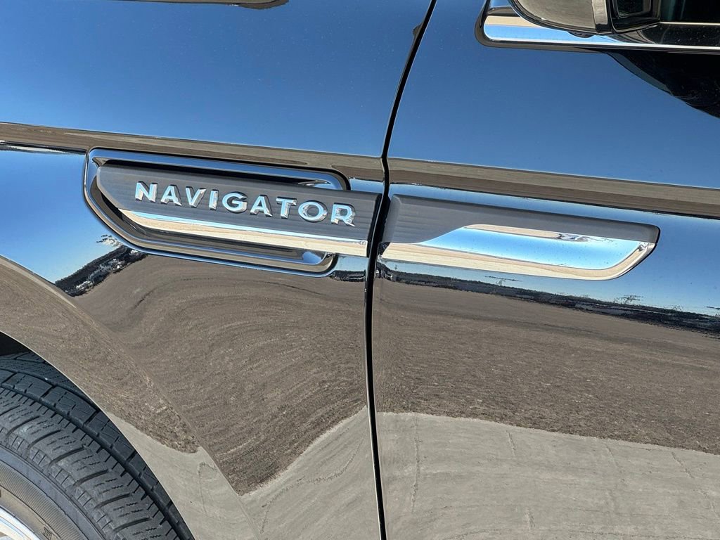 Used 2023 Lincoln Navigator L Reserve image 5