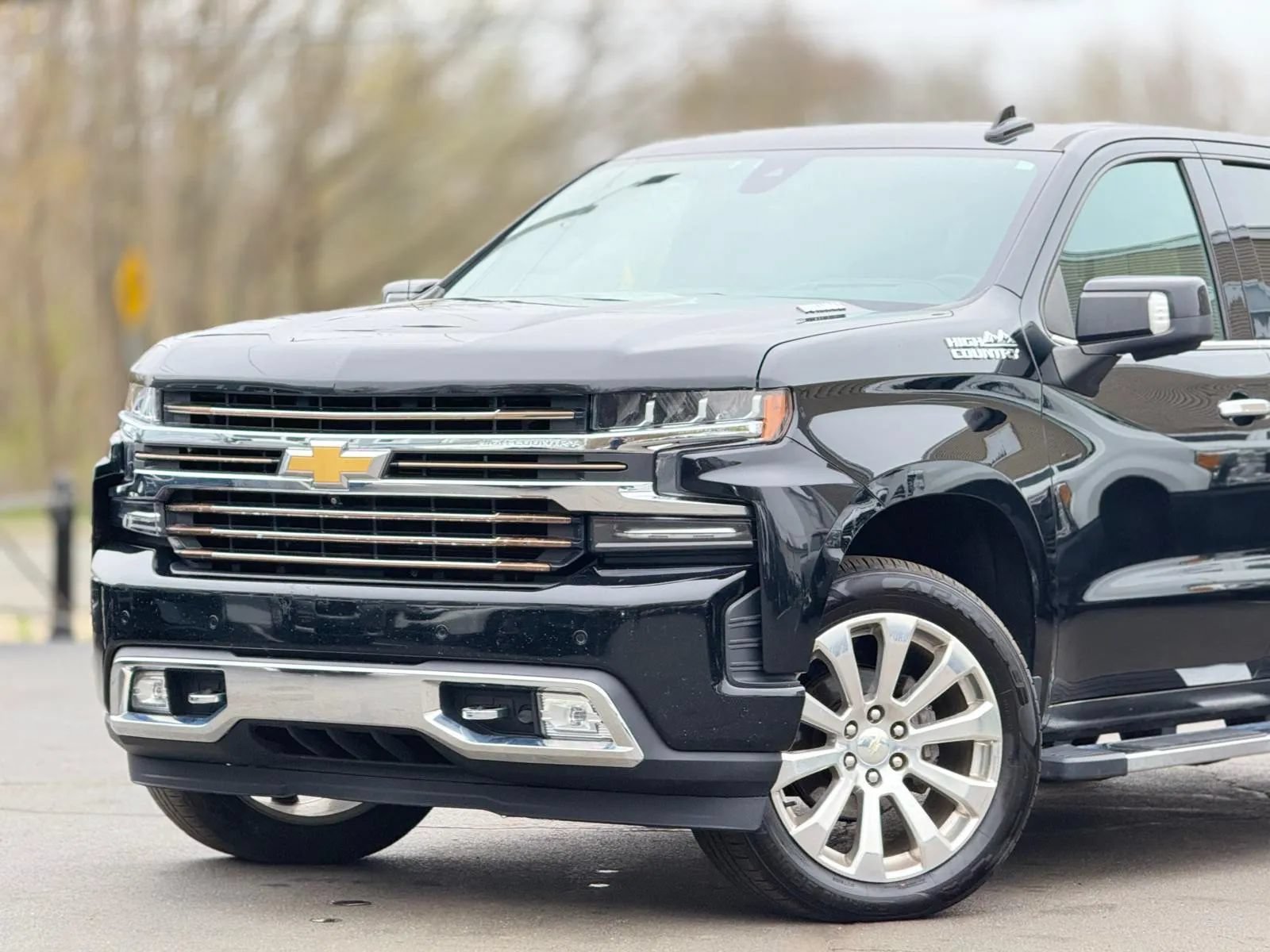 Used 2020 Chevrolet Silverado 1500 High Country w/ Technology Package AWD/4WD image 2