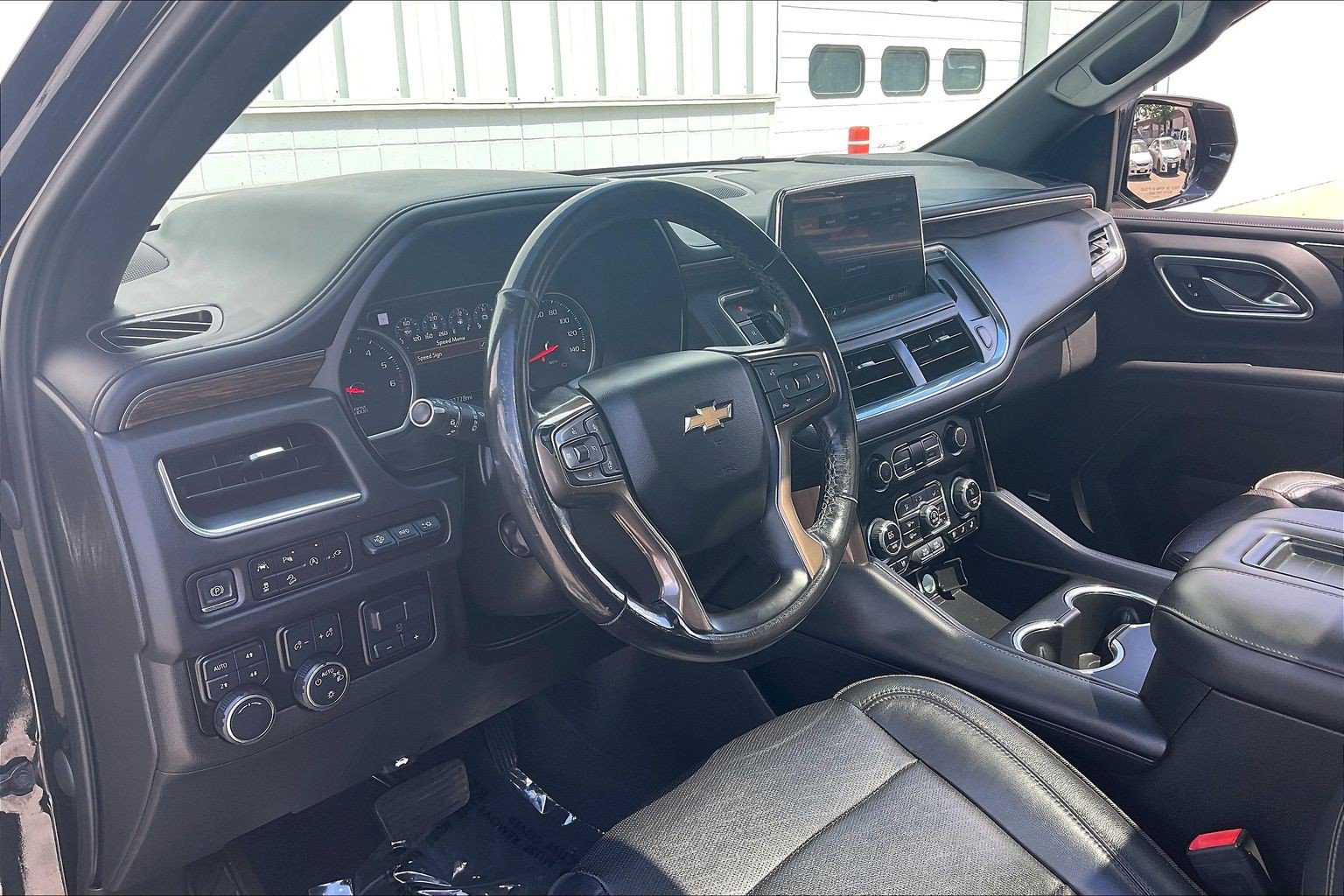 Used 2021 Chevrolet Suburban High Country w/ Premium Package AWD/4WD image 18