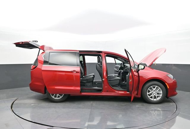 New 2026 Chrysler Voyager LX image 65