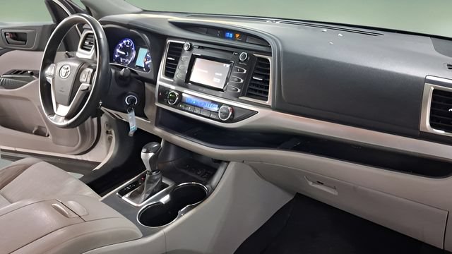 Used 2014 Toyota Highlander Plus AWD/4WD image 18