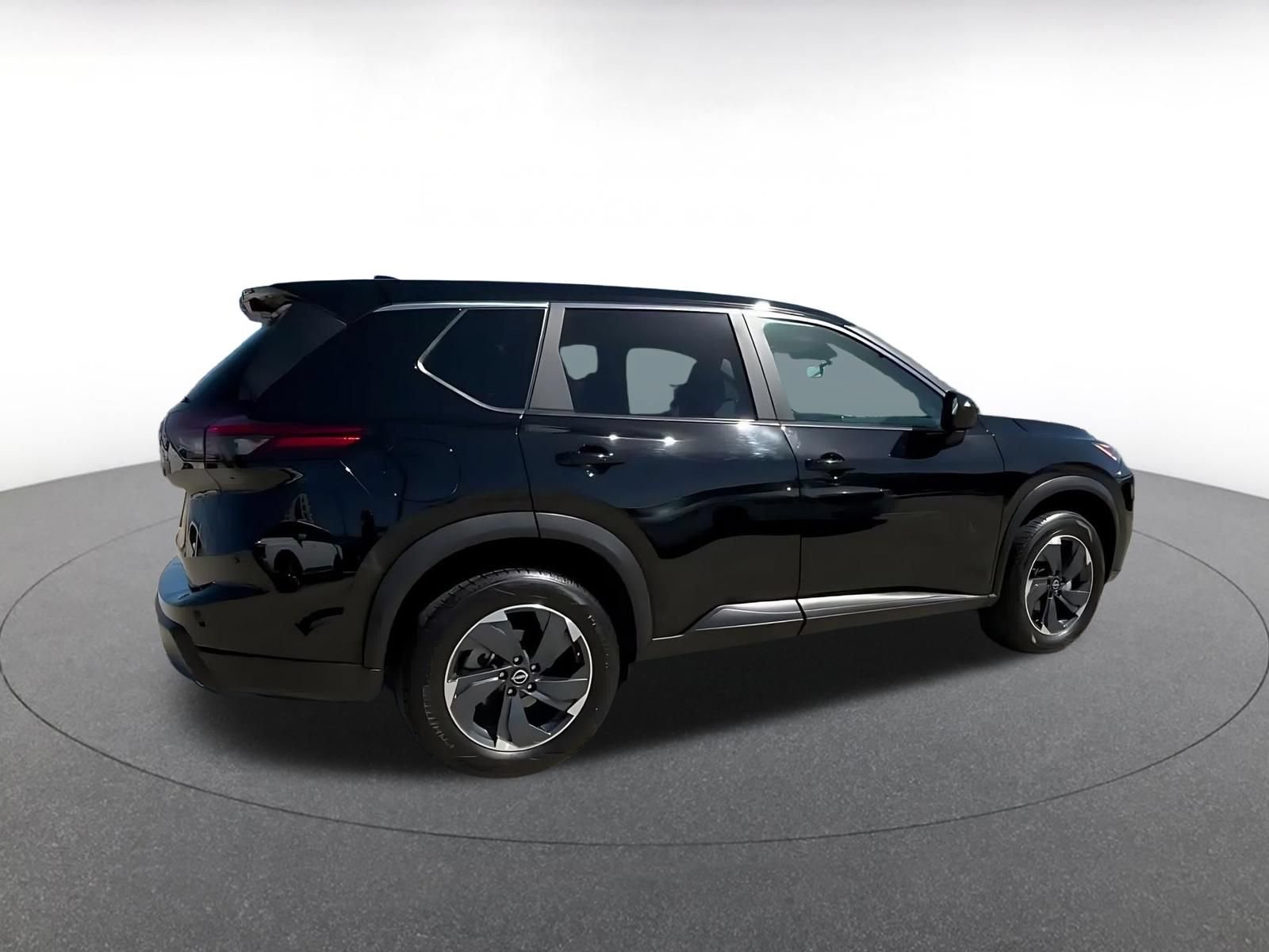Used 2025 Nissan Rogue SV FWD image 14
