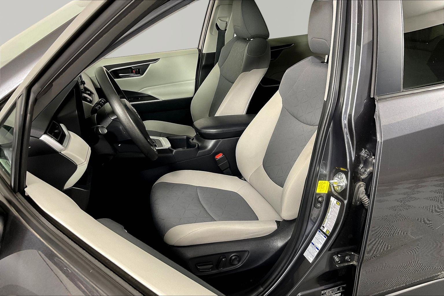 Used 2022 Toyota RAV4 XLE w/ Convenience Package image 21