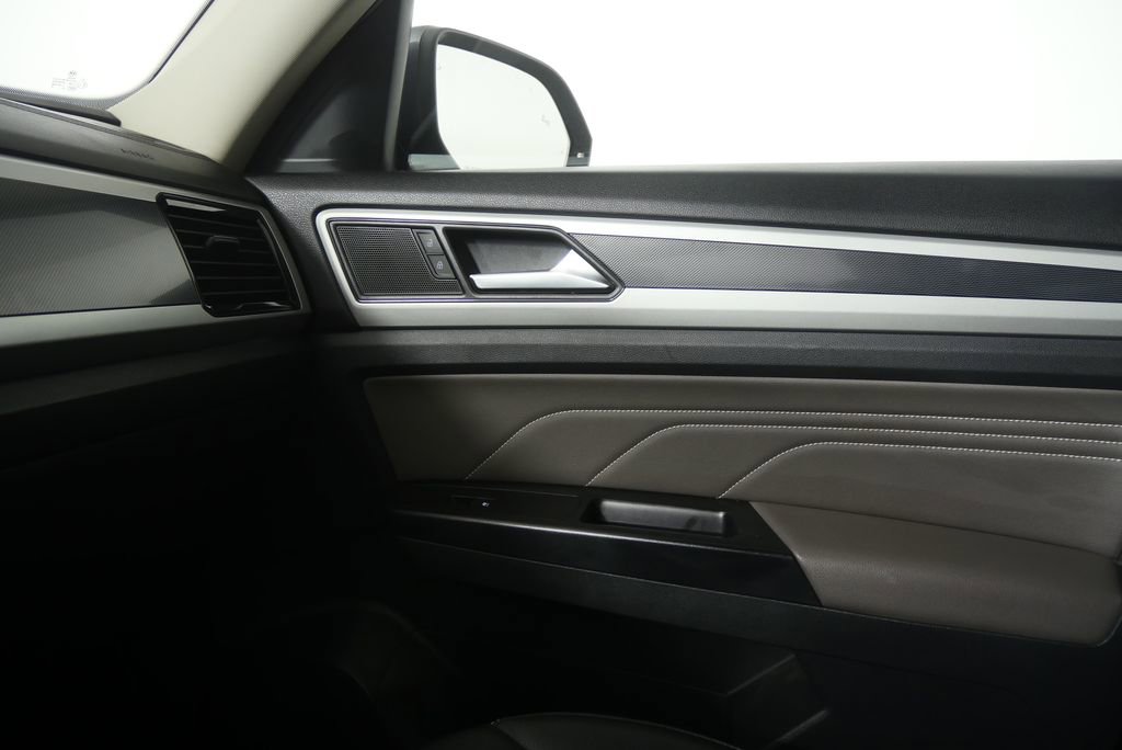 Used 2021 Volkswagen Atlas SEL R-Line image 23