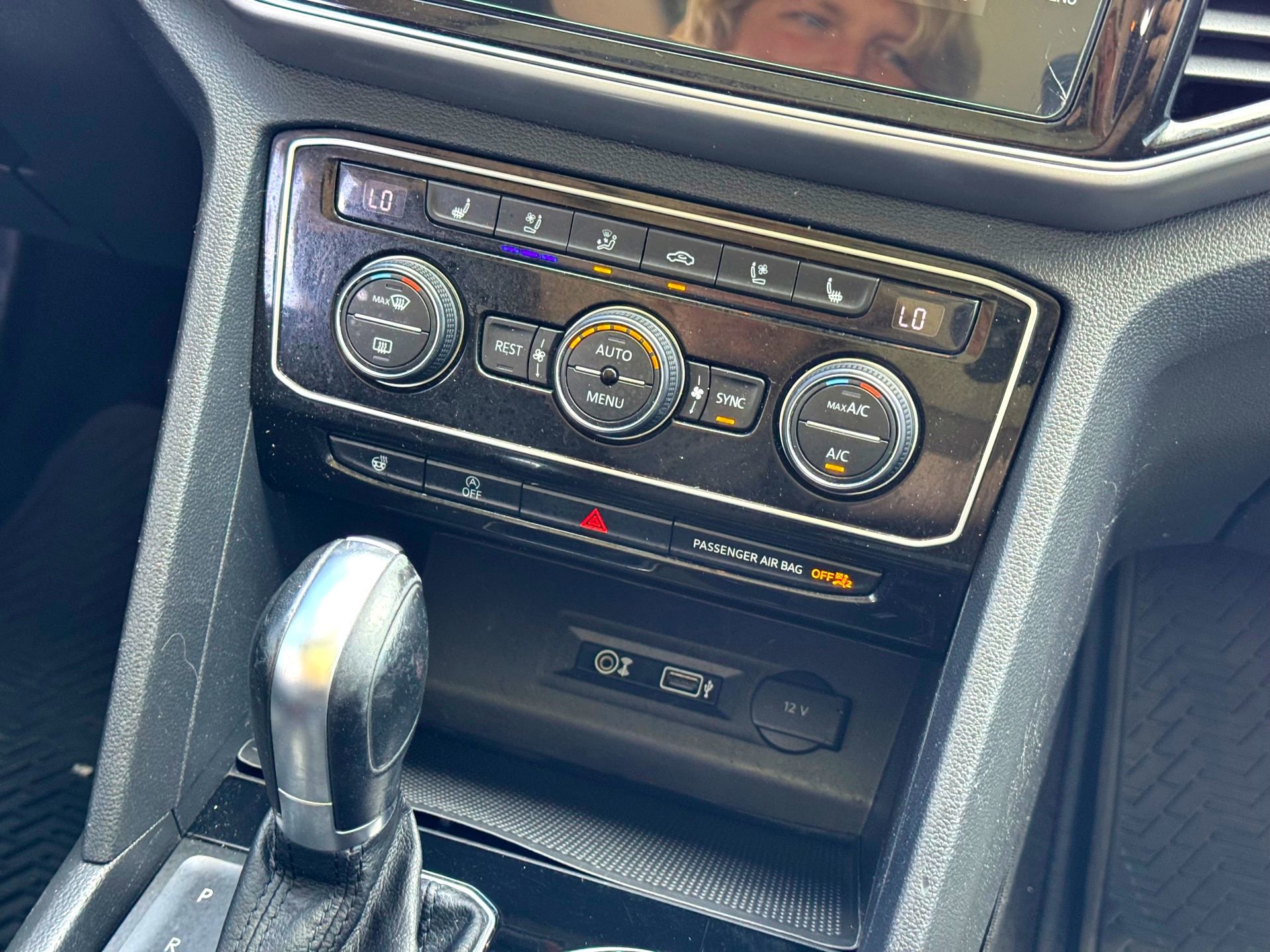 Used 2018 Volkswagen Atlas SEL Premium image 28