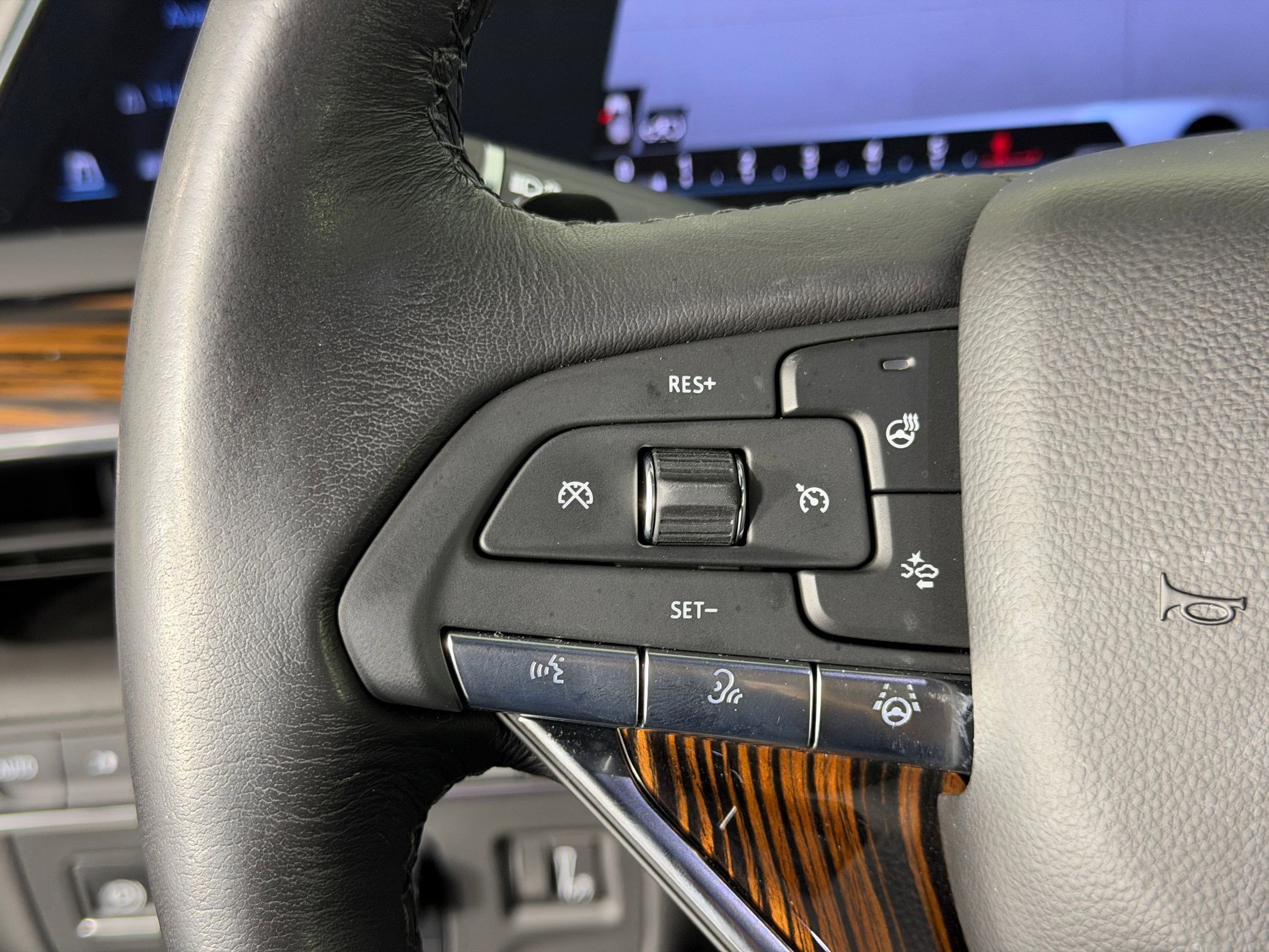 Used 2024 Cadillac Escalade Premium Luxury w/ Performance Package image 16