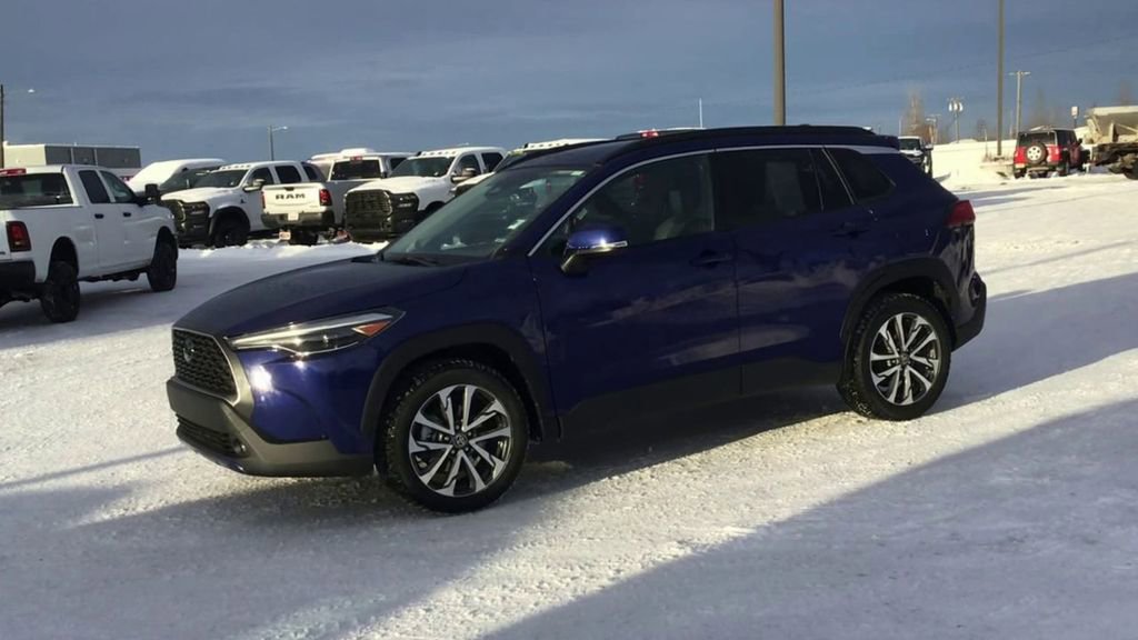 Used 2023 Toyota Corolla Cross XLE w/ Convenience Package image 4