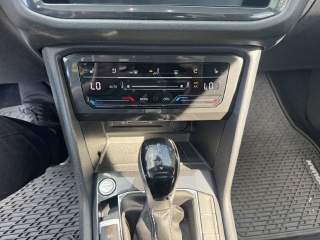 Used 2024 Volkswagen Tiguan SEL R-Line AWD/4WD image 21