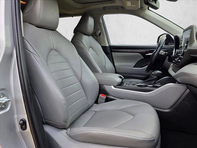 Used 2021 Toyota Highlander XLE FWD image 20