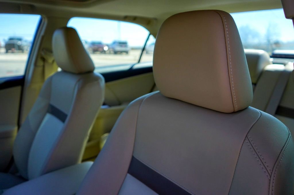 Used 2012 Toyota Camry XLE w/ Leather Pkg image 11