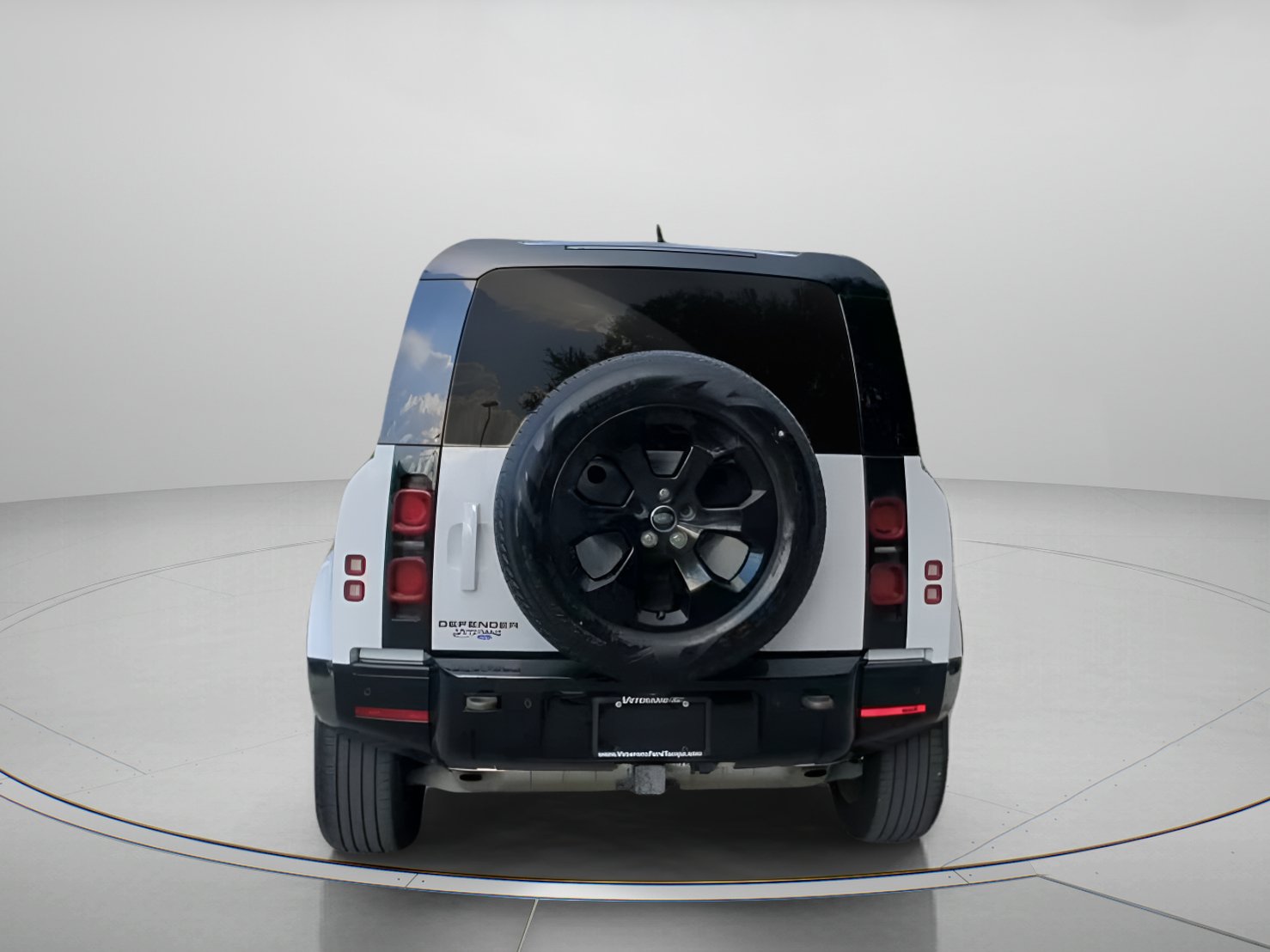 Used 2024 Land Rover Defender 110 X-Dynamic SE AWD/4WD image 24