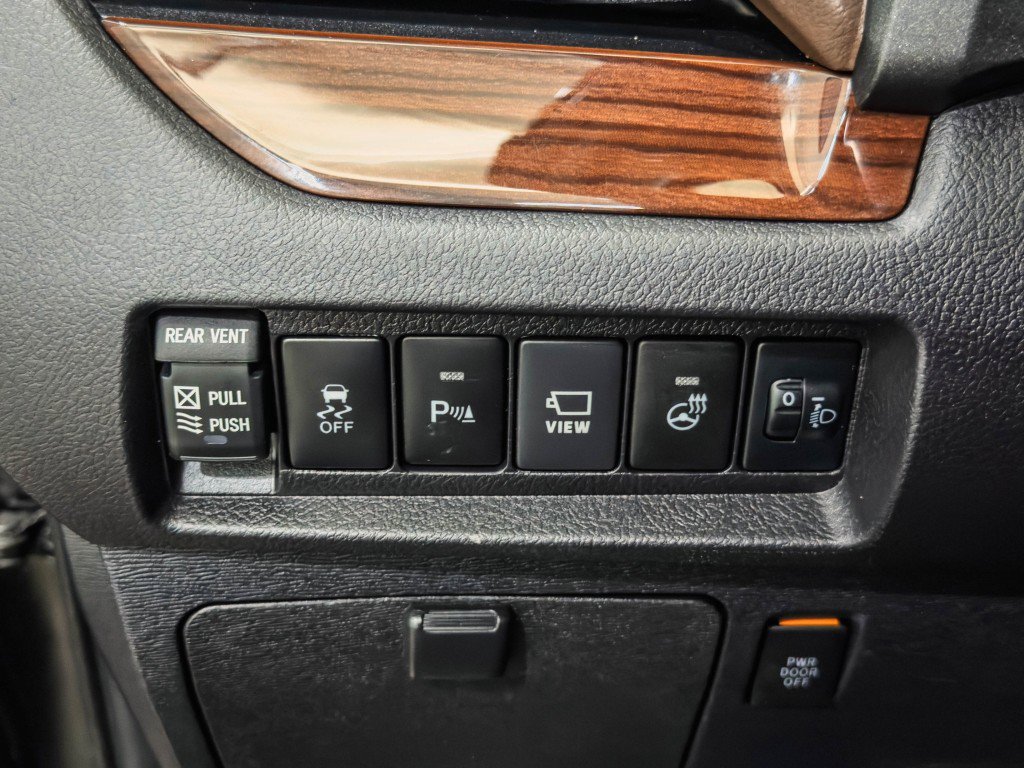 Used 2020 Toyota Sienna Limited Premium w/ Carpet Mat Package AWD/4WD image 33