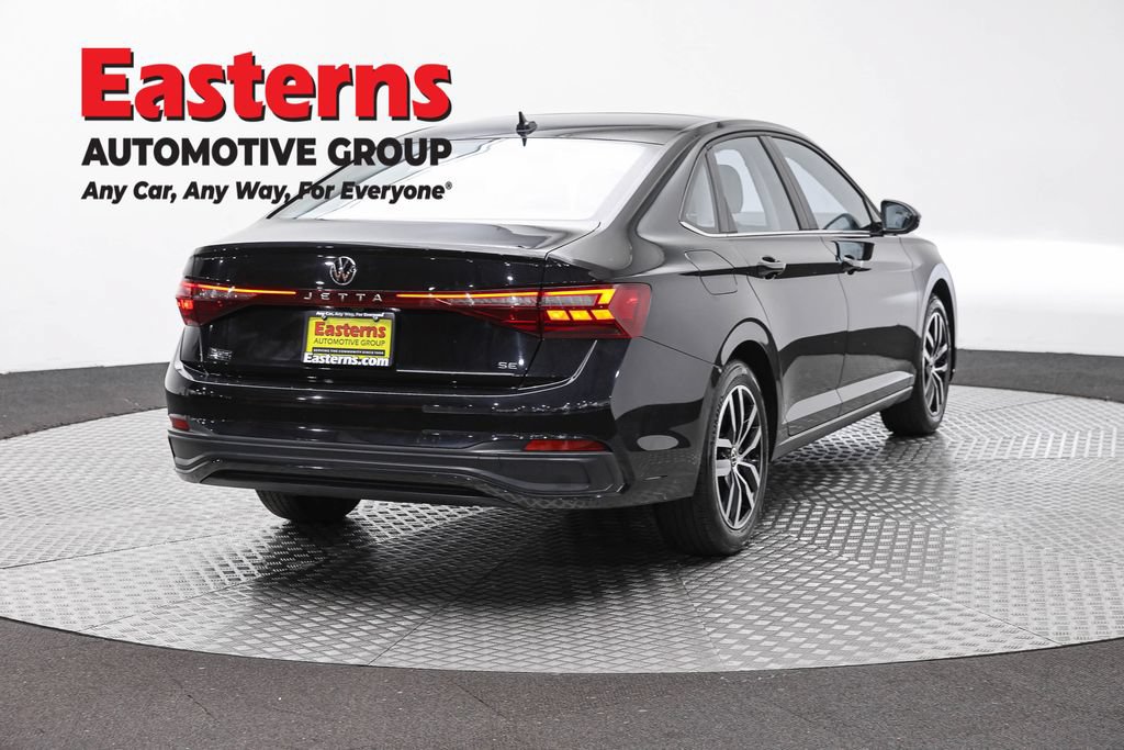 Used 2025 Volkswagen Jetta SE FWD image 5