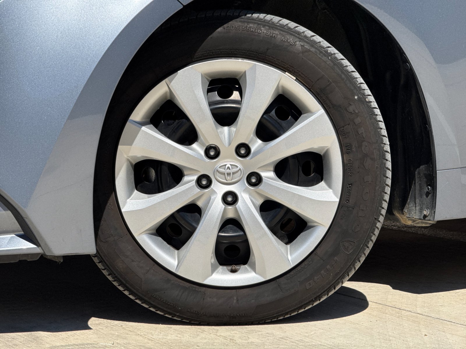 Used 2025 Toyota Corolla LE FWD image 21