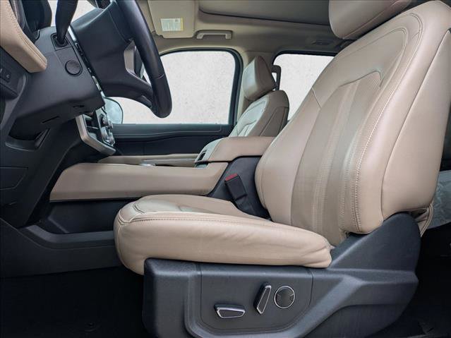 Used 2024 Ford Expedition Limited RWD image 15