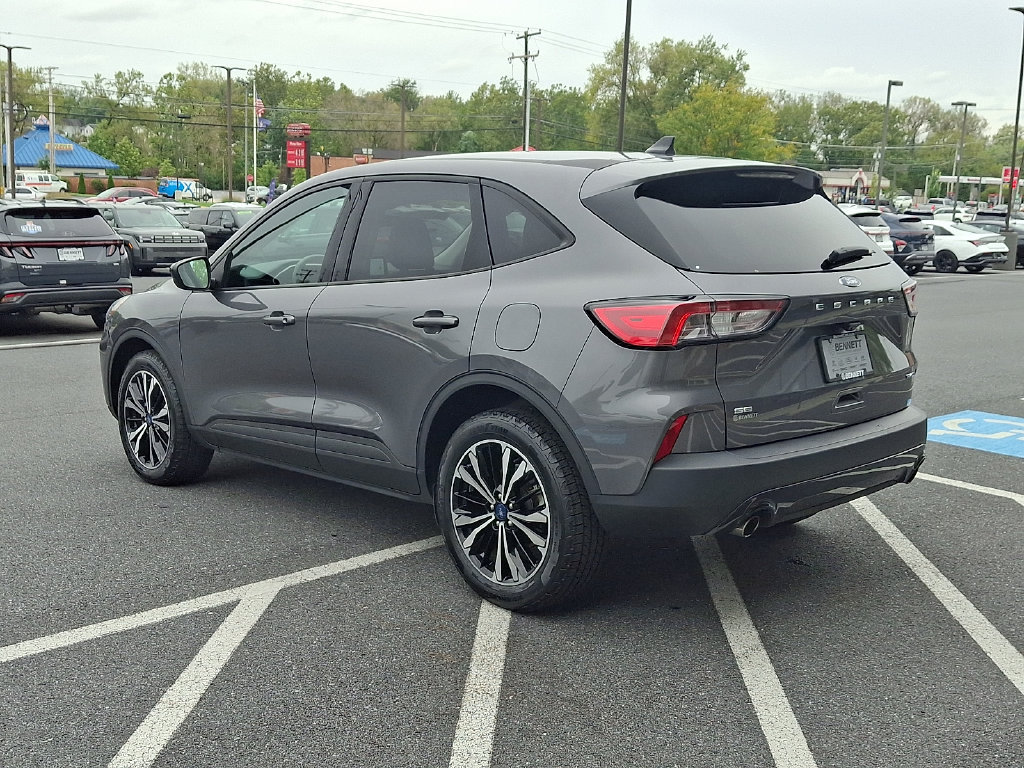 Used 2022 Ford Escape SE w/ SE Sport Appearance Package AWD/4WD image 4