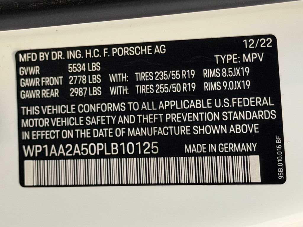 Certified 2023 Porsche Macan AWD/4WD image 26